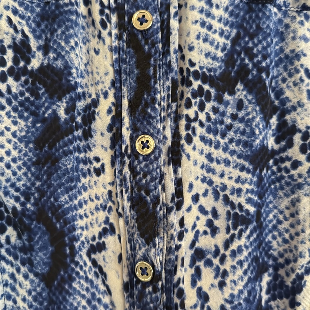 Woman’s medium WHBM royal blue dress shirt with gold buttons - Picture 4 of 4